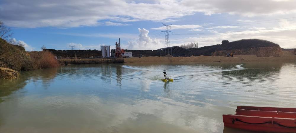 Bateau drone (sonde multifaisceaux et GPS (GNSS))